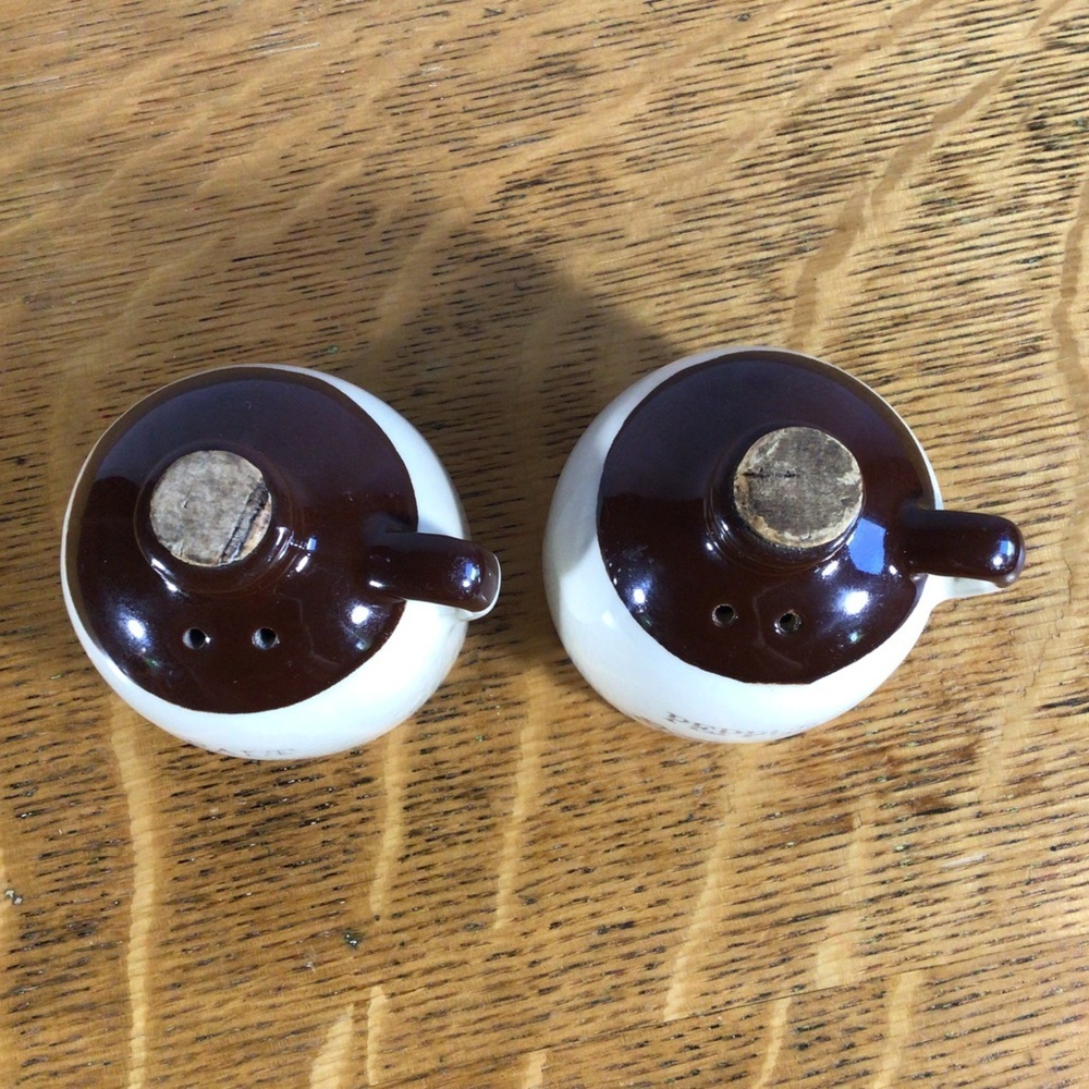 Vintage Bennington, Vermont Two-Tone Salt and Pepper Shaker Pair - Picture 6 of 6